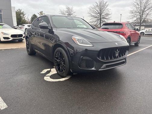 Nero Noctis 2025 Maserati Grecale Modena