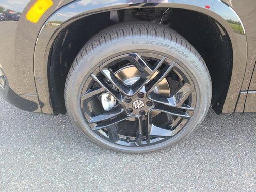 2025 Volkswagen Tiguan 2.0T SE R-Line Black
