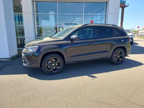 2025 Volkswagen Taos 1.5T SE Black