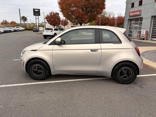 2025 FIAT 500e Base