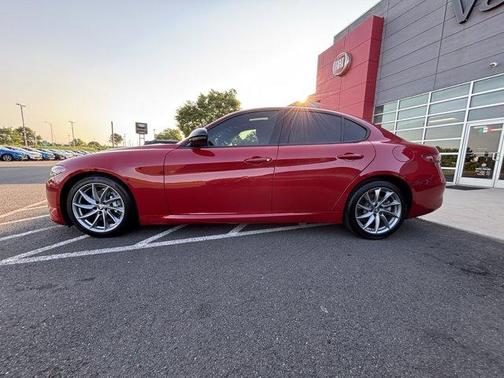 Rosso 2024 Alfa Romeo Giulia Base