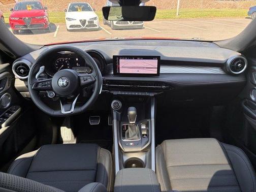 Rosso 2026 Alfa Romeo Tonale Base