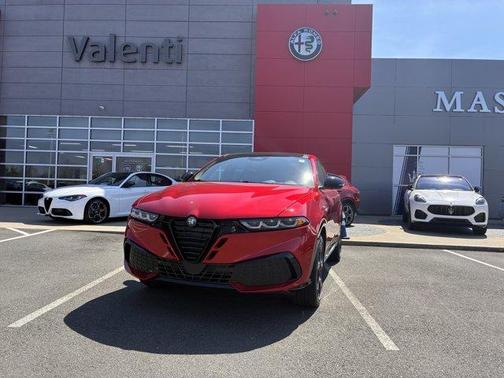 Rosso 2026 Alfa Romeo Tonale Base