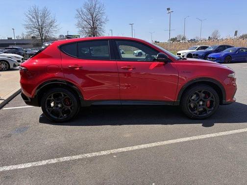 Rosso 2026 Alfa Romeo Tonale Base