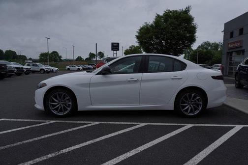 2025 Alfa Romeo Giulia Base