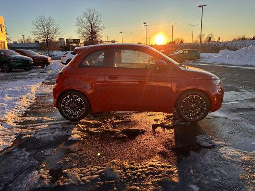 2024 FIAT 500e Base
