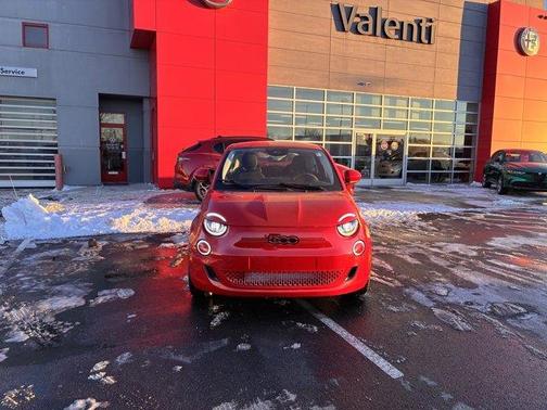 2024 FIAT 500e Base