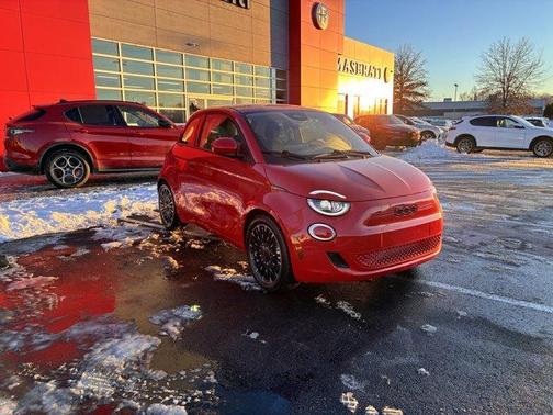 2024 FIAT 500e Base