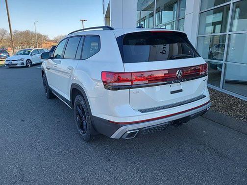 2024 Volkswagen Atlas 2.0T Peak Edition SEL