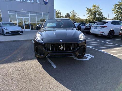 Nero 2025 Maserati Grecale Base