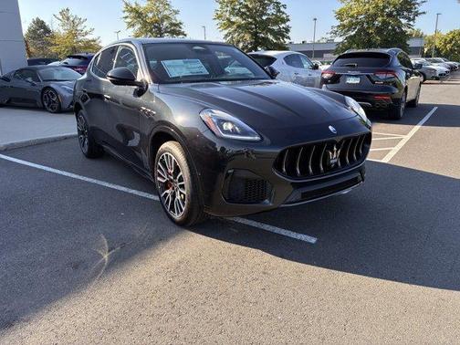 Nero 2025 Maserati Grecale Base