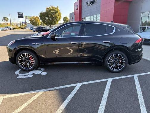 2025 Maserati Grecale Base