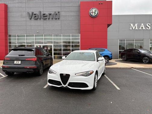 2022 Alfa Romeo Giulia Base