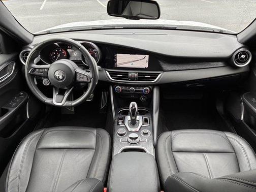 2022 Alfa Romeo Giulia Base
