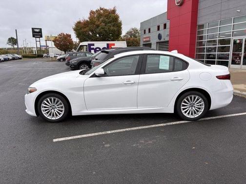 2022 Alfa Romeo Giulia Base