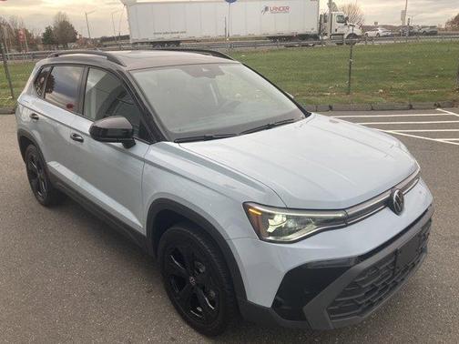 2025 Volkswagen Taos 1.5T SE Black