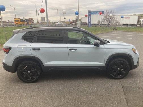 2025 Volkswagen Taos 1.5T SE Black