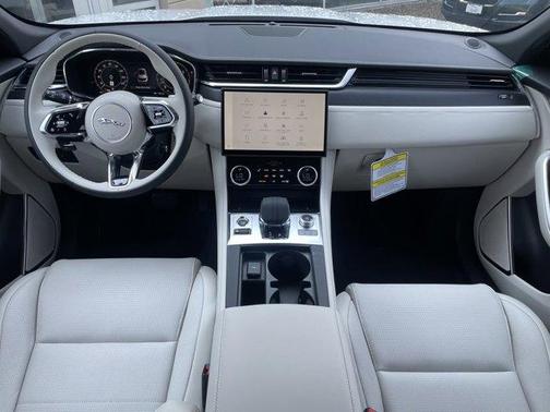2025 Jaguar F-PACE P400 R-Dynamic S
