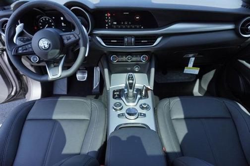 2025 Alfa Romeo Stelvio Base