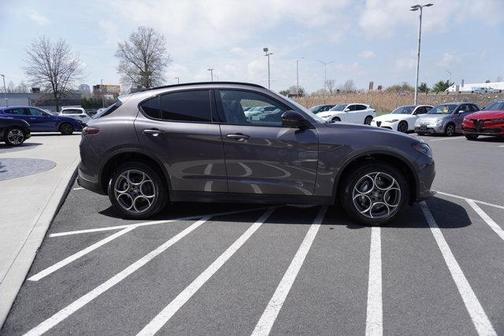 2025 Alfa Romeo Stelvio Base