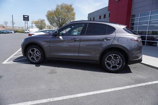 2025 Alfa Romeo Stelvio Base