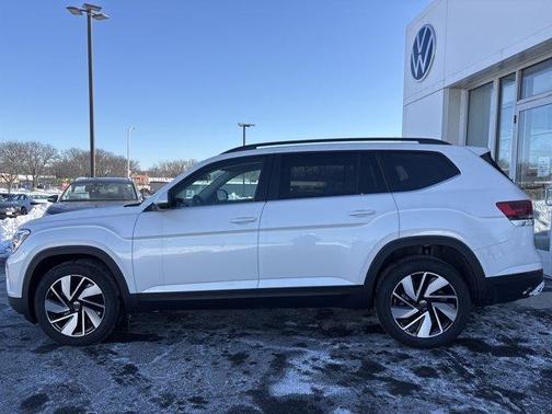 Opal White Pearl 2026 Volkswagen Atlas 2.0T SE w/Technology