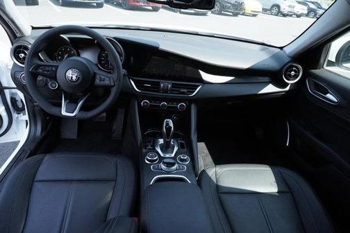 2021 Alfa Romeo Giulia Base