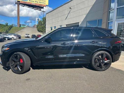 2024 Jaguar F-PACE SVR