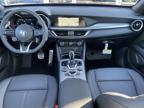 2025 Alfa Romeo Stelvio Base