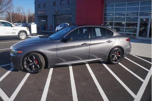Photo 2 of 27 of 2019 Alfa Romeo Giulia Ti