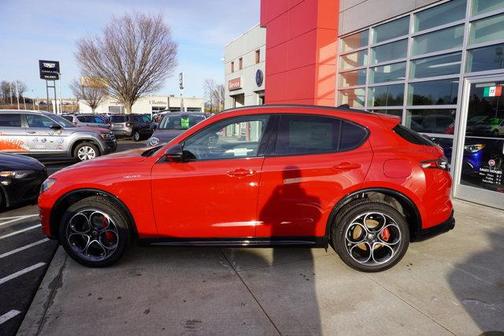 2025 Alfa Romeo Stelvio Base