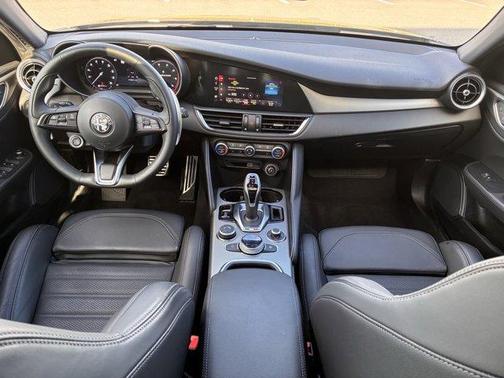 2025 Alfa Romeo Giulia Base