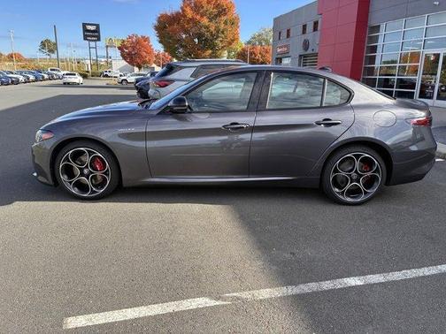 2025 Alfa Romeo Giulia Base