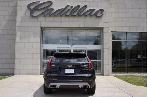 2022 Cadillac XT4 Premium Luxury