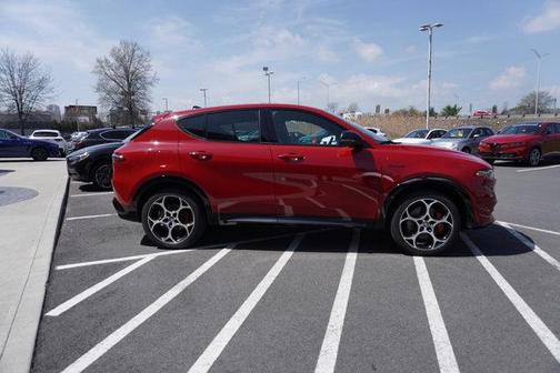 2025 Alfa Romeo Tonale Base