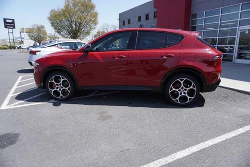 2025 Alfa Romeo Tonale Base