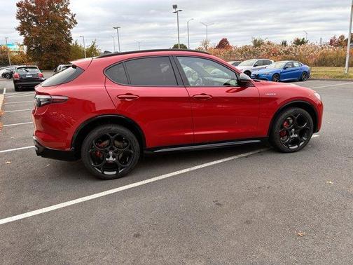 2025 Alfa Romeo Stelvio Base