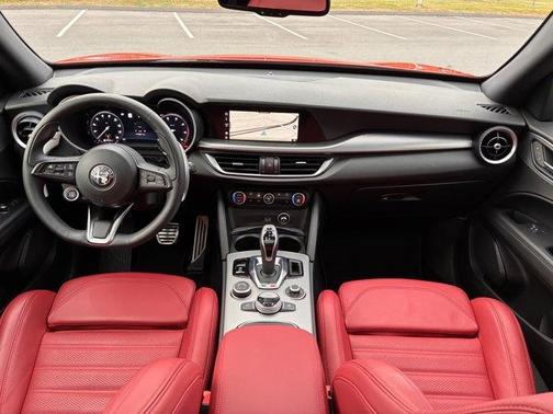 2025 Alfa Romeo Stelvio Base