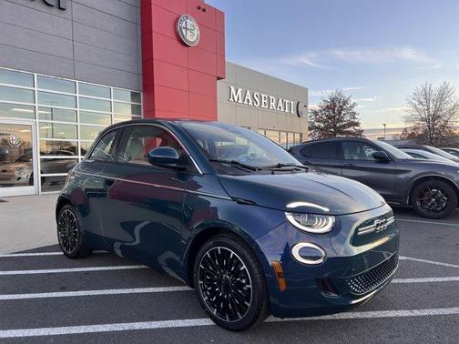 2025 FIAT 500e Base
