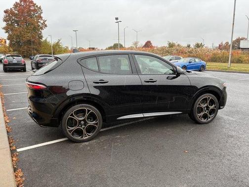 2025 Alfa Romeo Tonale Base