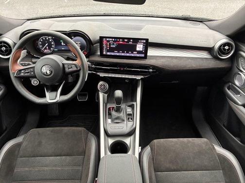 2025 Alfa Romeo Tonale Base