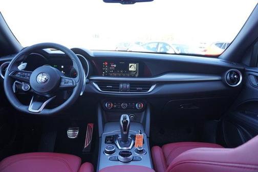 2025 Alfa Romeo Stelvio Base