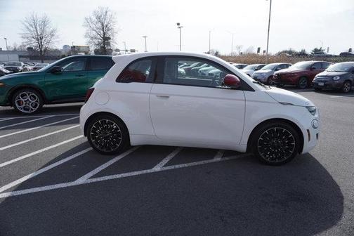 2024 FIAT 500e Base