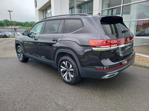 2024 Volkswagen Atlas 2.0T SE