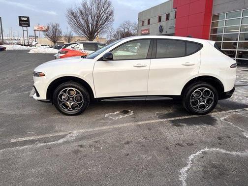 2026 Alfa Romeo Tonale Base