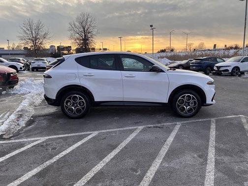 2026 Alfa Romeo Tonale Base