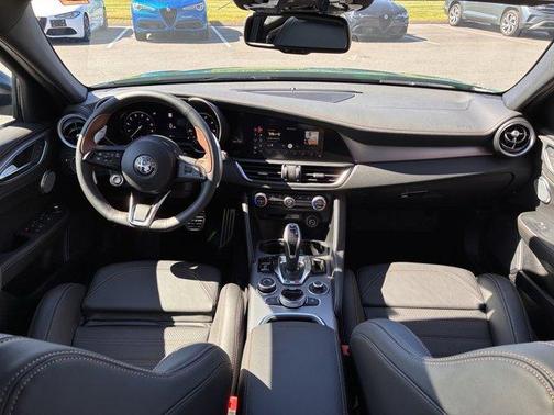 2025 Alfa Romeo Giulia Intensa