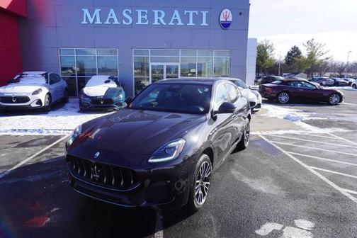 Nero 2025 Maserati Grecale Base