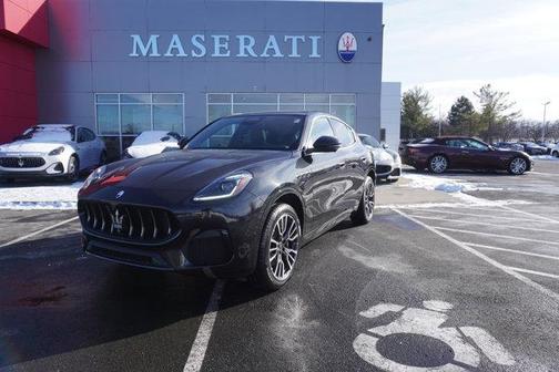 Nero 2025 Maserati Grecale Base