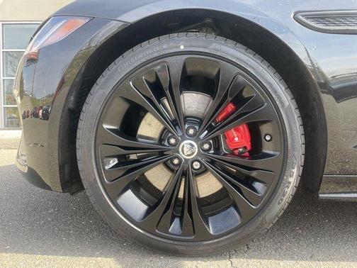 2024 Jaguar XF R-Dynamic SE